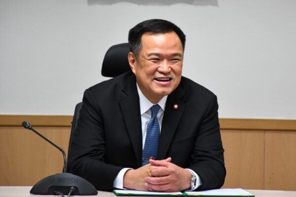 มหาดไทย แจ้งข้อสั่งการ มท.1 ให้ผู้ว่าฯ 17 จังหวัด เตรียมพร้อมแก้ไขสถานการณ์อุทกภัยในพื้นที่ภาคเหนือ